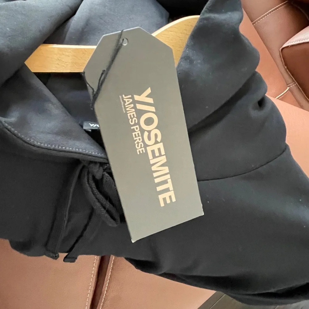 James Perse Black Cropped YOSEMITE Hoodie ~ Women’s Size 4 (fits like an XL) - Picture 12 of 14